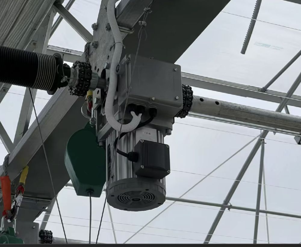 motor electric aerisire sere la coama